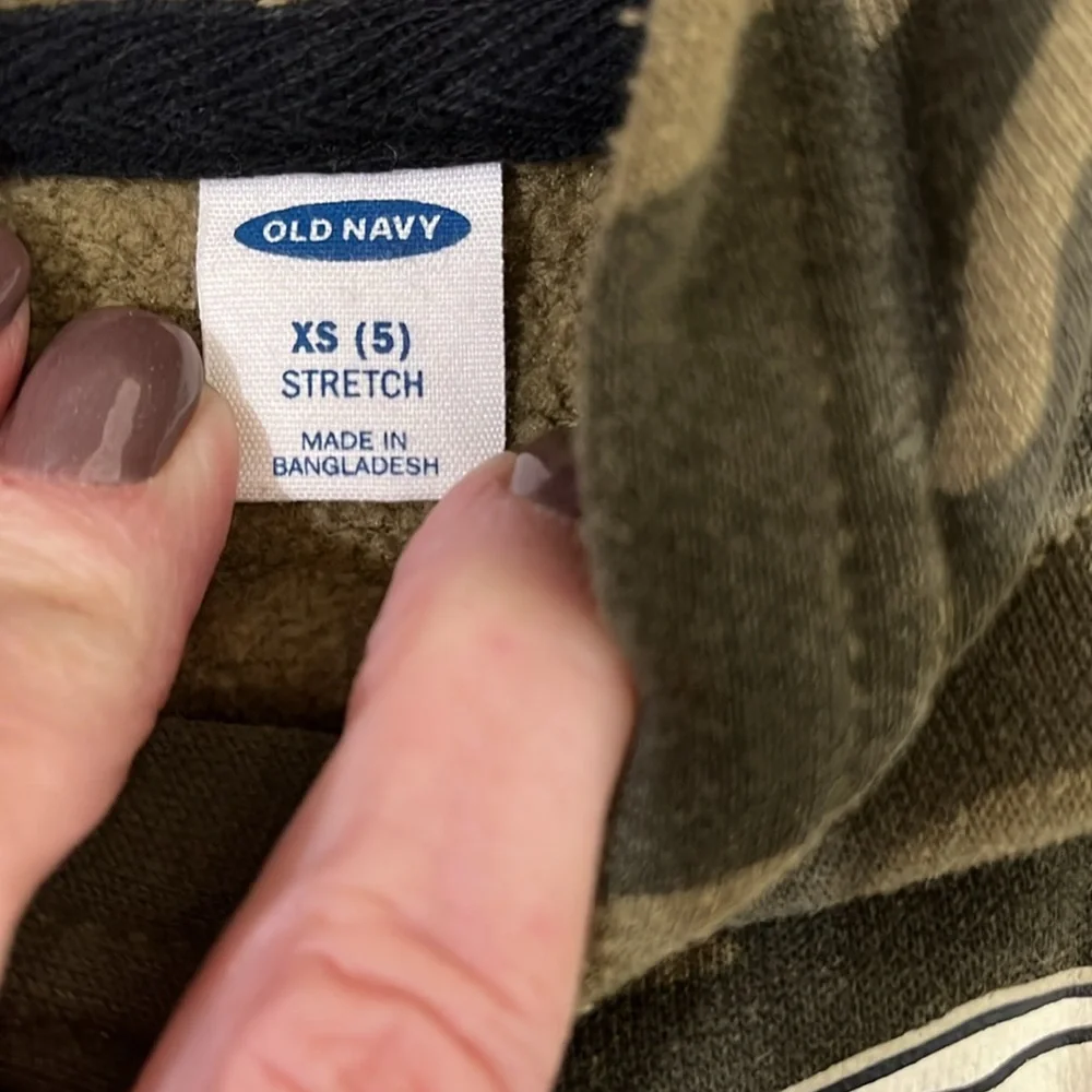 🎉Host Pick🎉 Old Navy camo sweatshirt